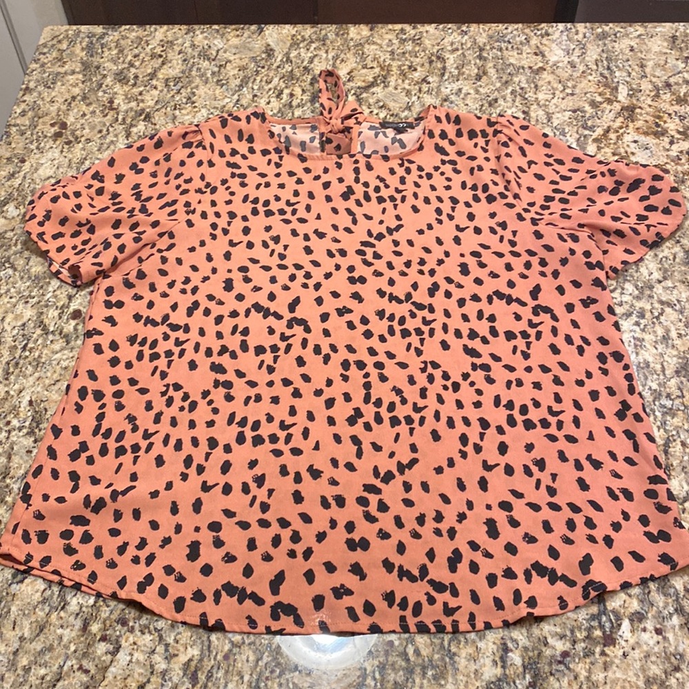 PAPERMOON salmon and black blouse! Great condition! Cute ruching on sleeves.
